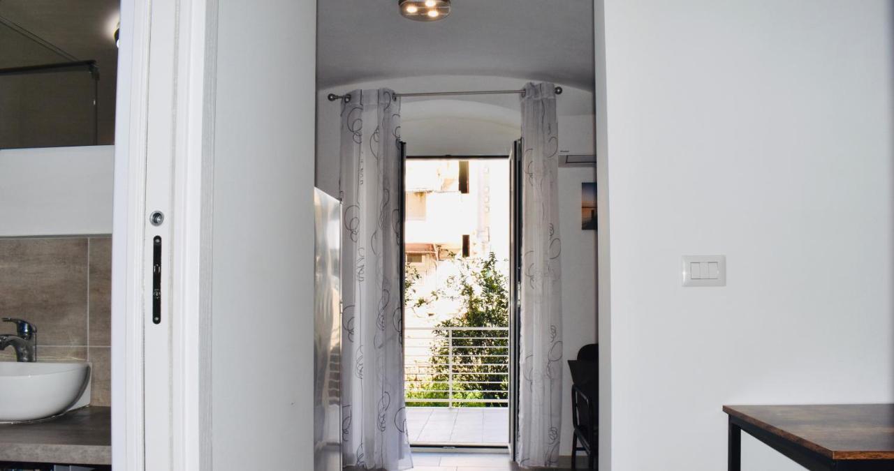 Miral One Apartment Бари Екстериор снимка