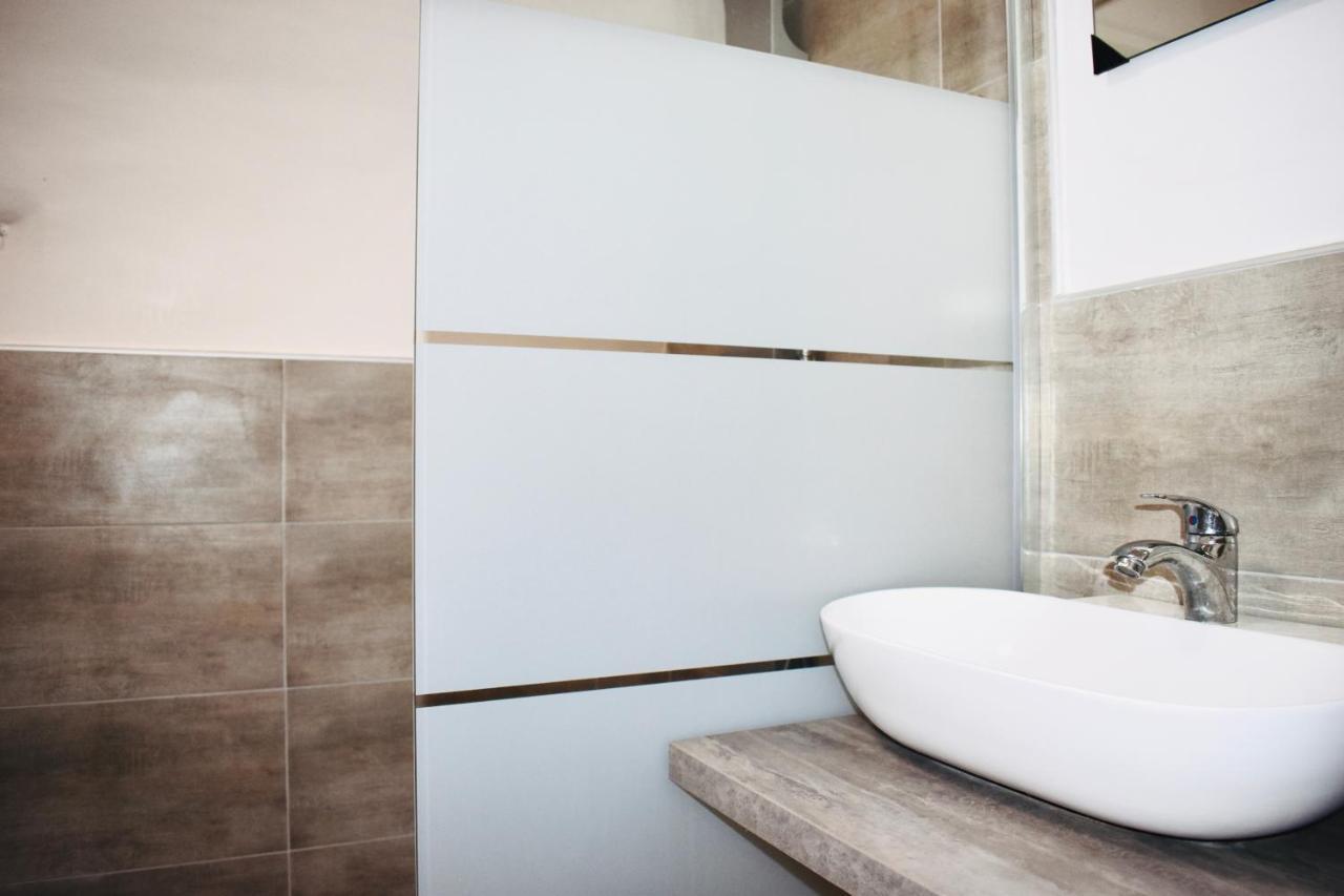 Miral One Apartment Бари Екстериор снимка