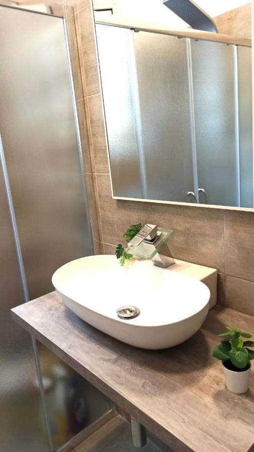 Miral One Apartment Бари Екстериор снимка